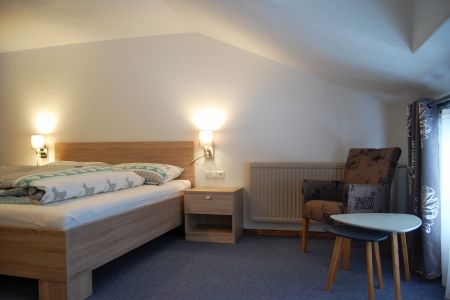 Ferienwohnung-Edelweiss-Schlafzimmer01.jpg