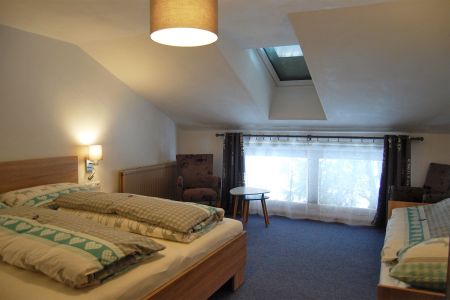Ferienwohnung-Edelweiss-Schlafzimmer02.jpg