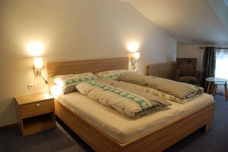 Ferienwohnung-Edelweiss-Schlafzimmer03.jpg